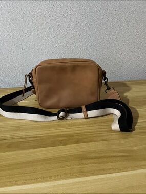 Universal Thread Tan Crossbody Camera Bag with Black-and-Cream Strap